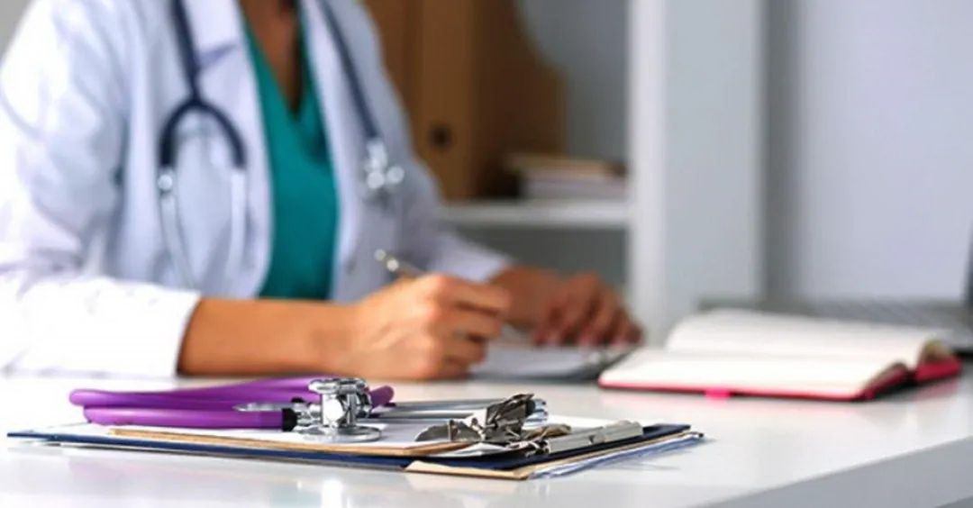 由于需要认证的学历，医院护士或助产士很少有外来移民