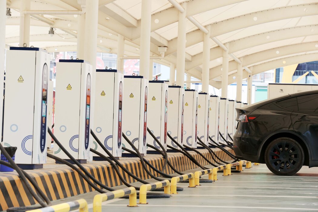 中国目前大约有400万个公共充电桩